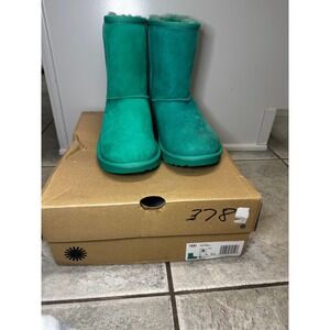 UGG Classic II Sheepskin Lined Boots Emerald Green Women's Size 6 / Kids size 4